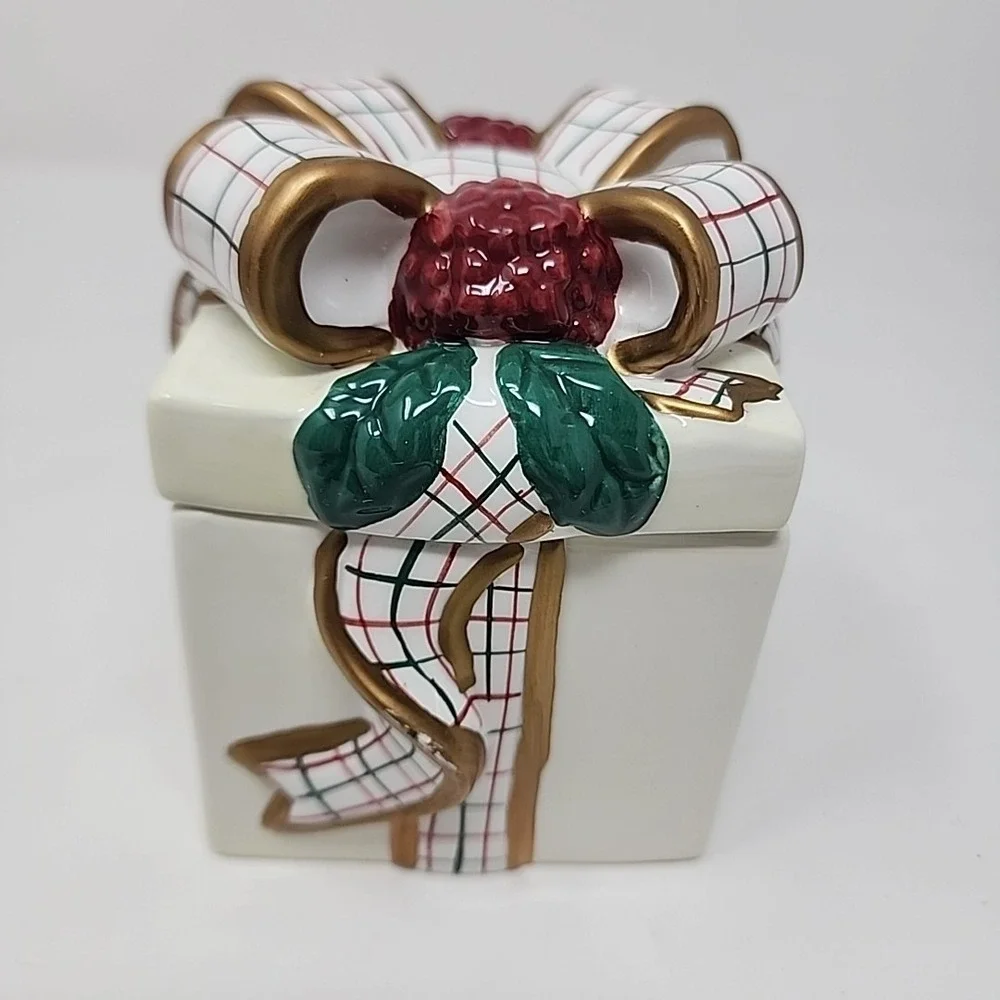 Vintage Avon China Gift Box Lidded Trinket Jar‎ Plaid Bow Ceramic Holiday Decor
